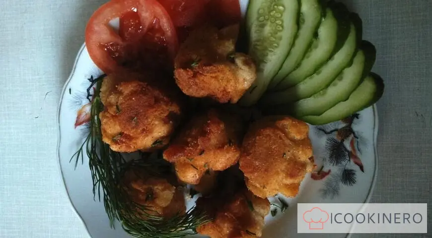 Cauliflower roses in garlic batter