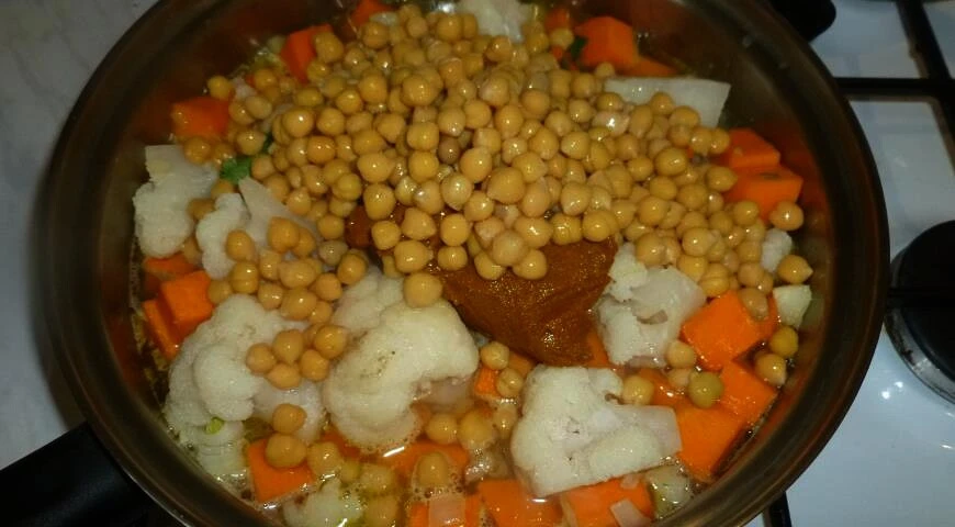 Curry de verduras con arroz basmati y limón picante