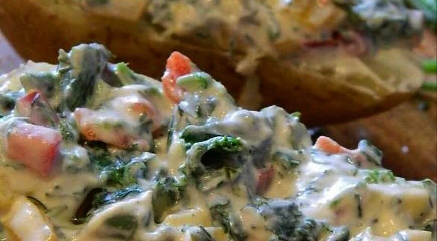 Potatoes with herbs and curd cheese