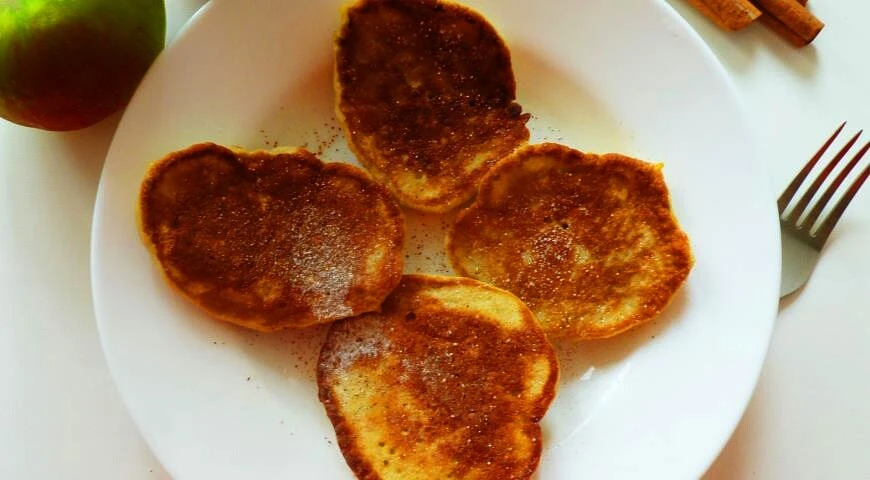 Apple pancakes with cinnamon