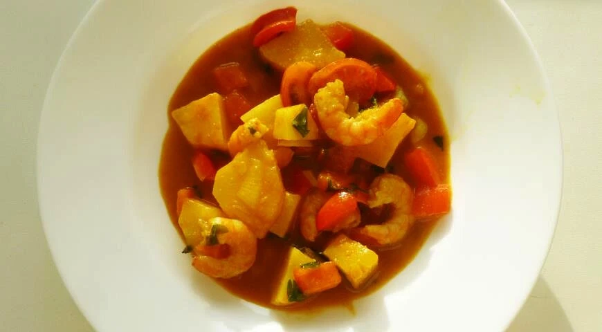Shrimp curry with pineapple