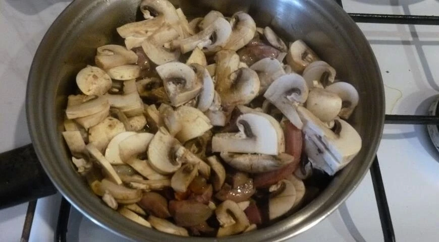 Fried pork tenderloin with beans and mushroom sauce