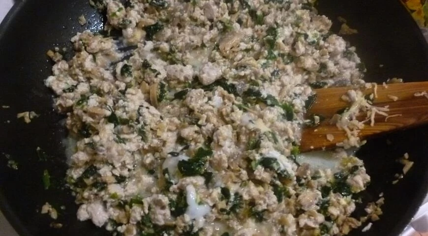 Pasta con cetrioli, pollo e spinaci