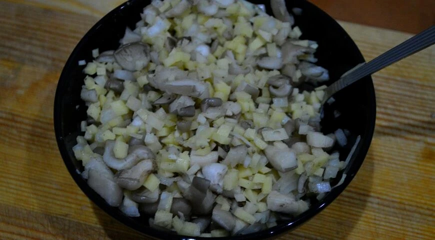 Tatarische Pasteten mit Kartoffeln und Pilzen