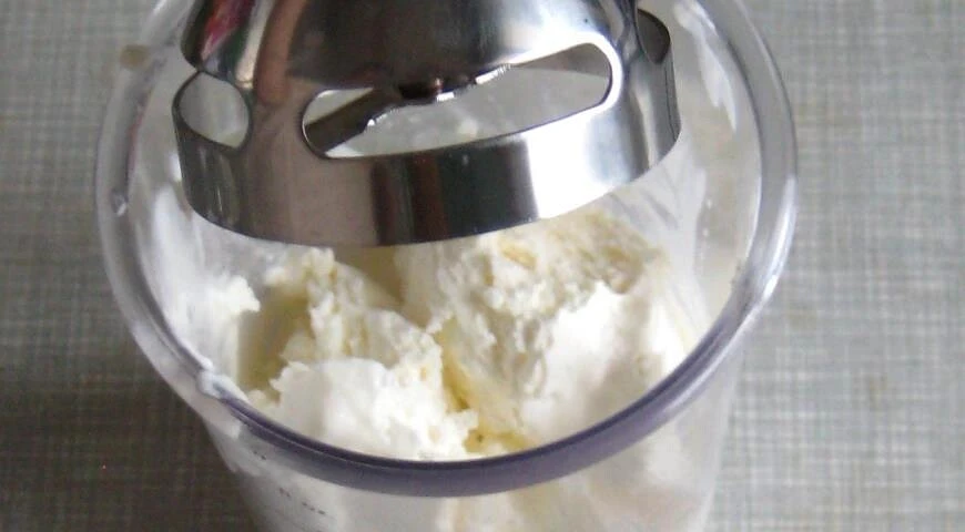 Milchshake mit Eis in einem Mixer "Von Kindheit an"