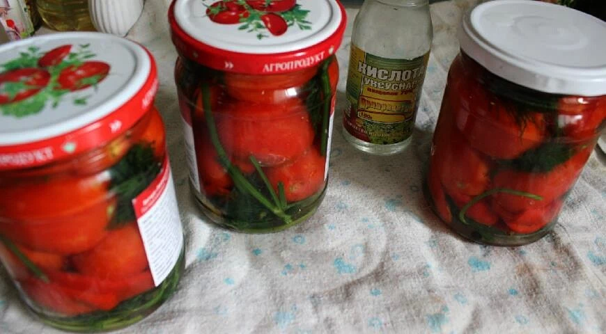 Eingelegte Tomaten mit Paprika