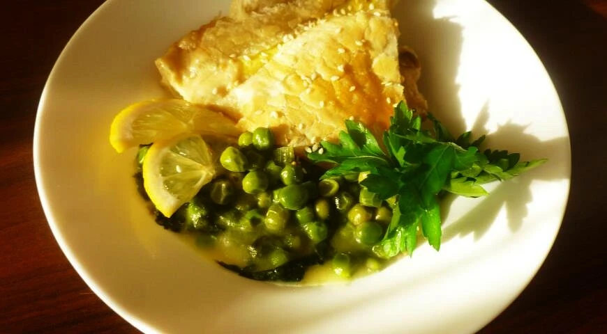 Quick chicken and pea pie
