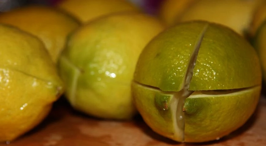 Citrons salés aux épices pour la cuisine marocaine