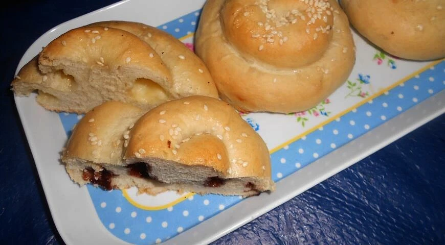 Assorted cheese snail buns