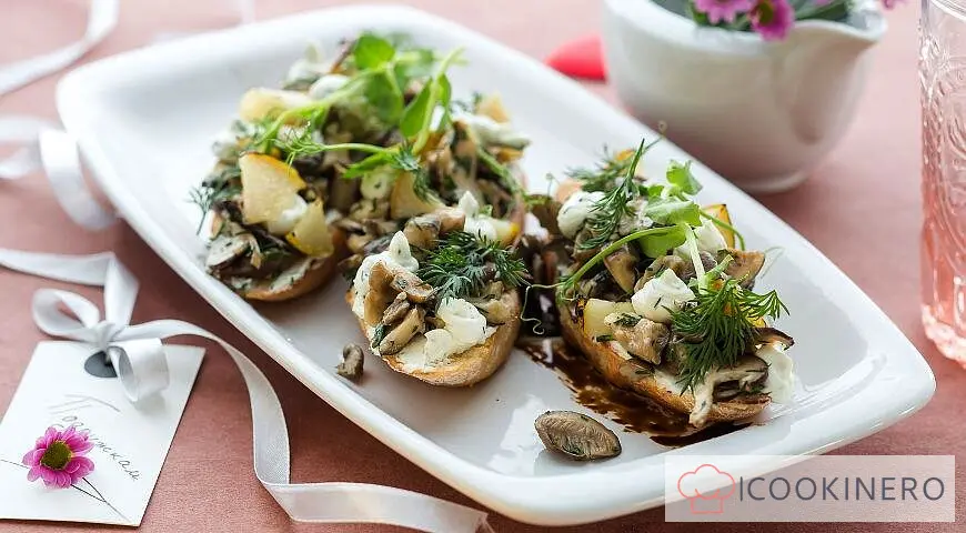 Bruschetta aux champignons et poires
