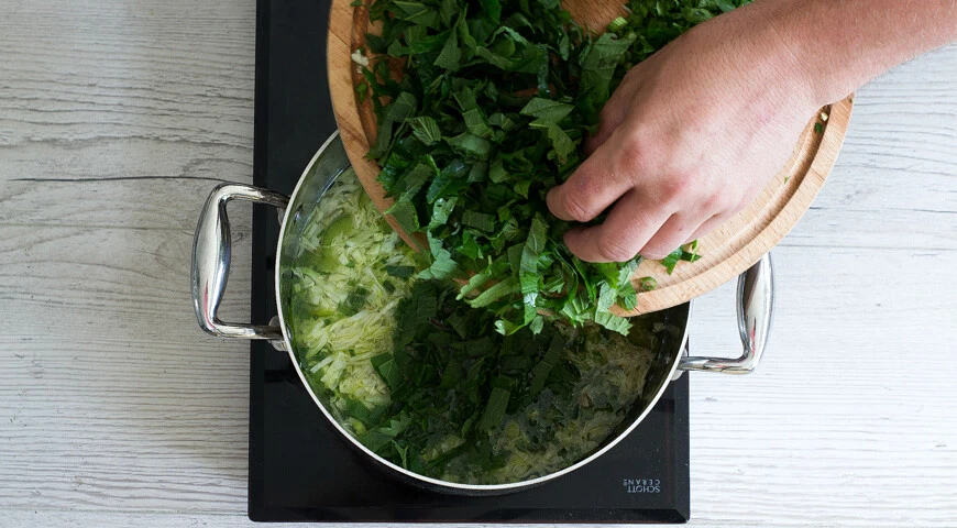 Green borscht with nettle