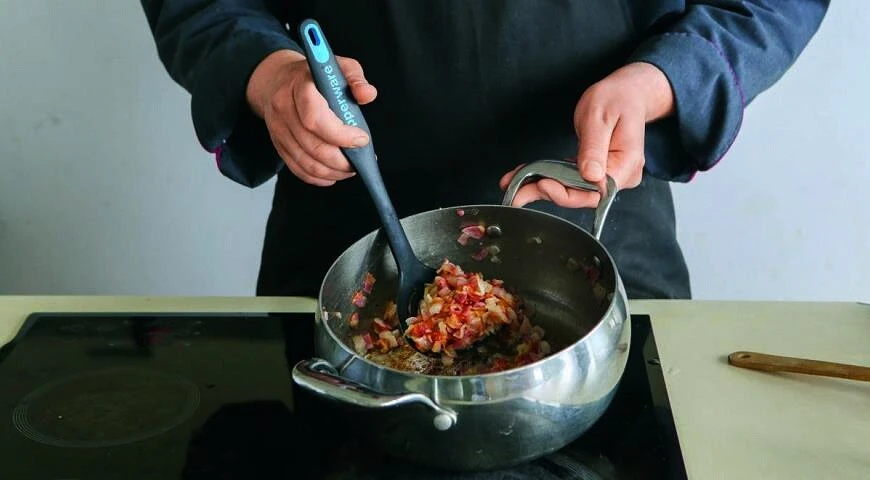 Tomatensuppe mit Kichererbsen und Speck