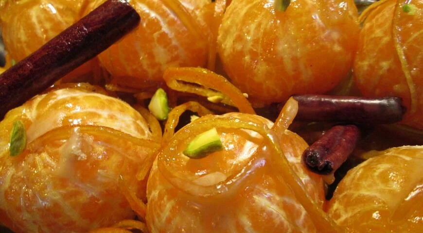 Karamell-Mandarinen mit Pistazien