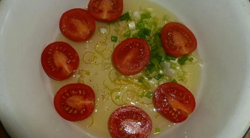 Erbsen mit Tomaten und Feta