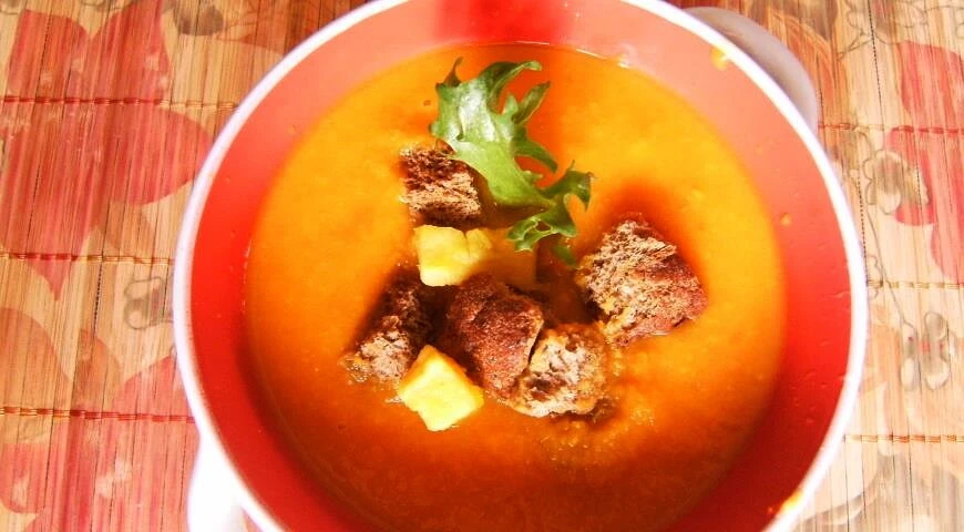 Pumpkin-carrot soup with oranges and ginger