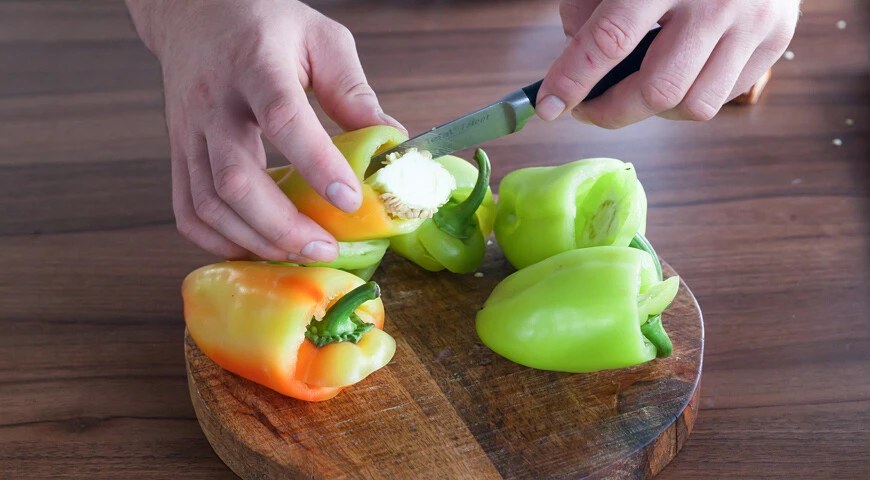 Peppers stuffed with carrots and rice