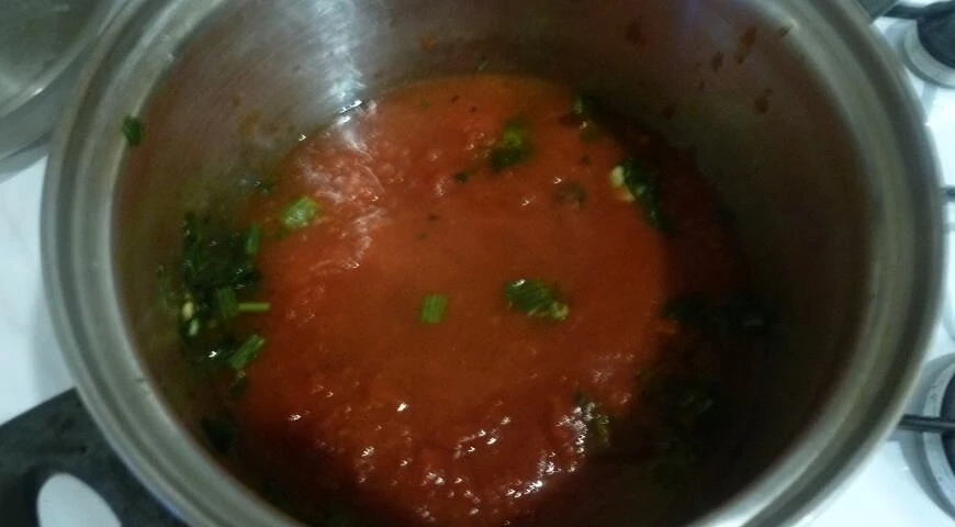 Tomato-celery soup with fish