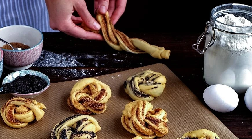 Delicious yeast braids with poppy seeds and cinnamon