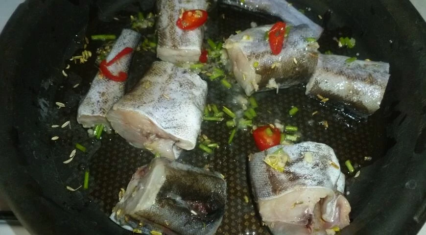 Gebackener Seelachs mit Chili und Fenchelsamen