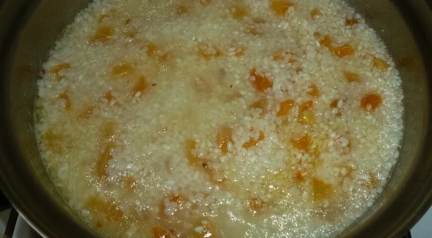Risotto mit Birne und getrockneten Aprikosen