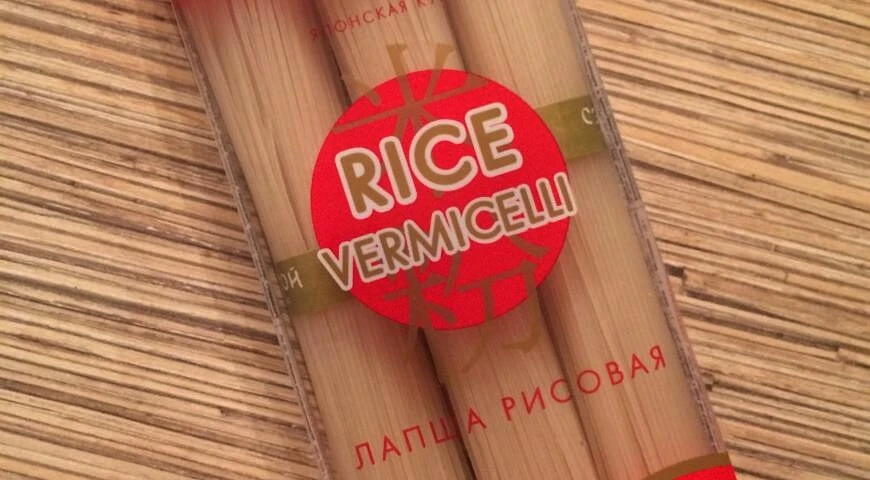 Tagliatelle di riso con verdure