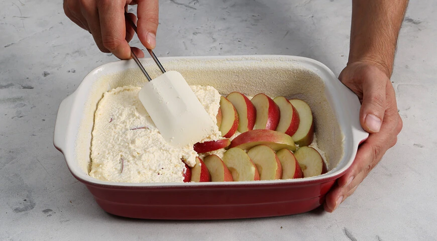 Hüttenkäse-Auflauf mit Äpfeln im Ofen