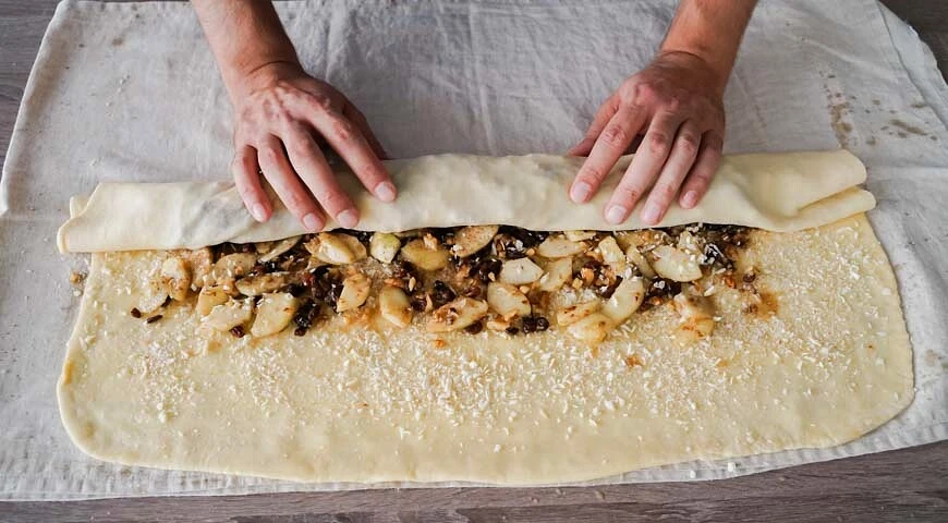 The most delicious strudel with apples