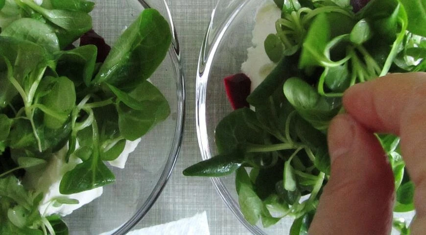 Salat mit weichem Ziegenkäse und Rüben