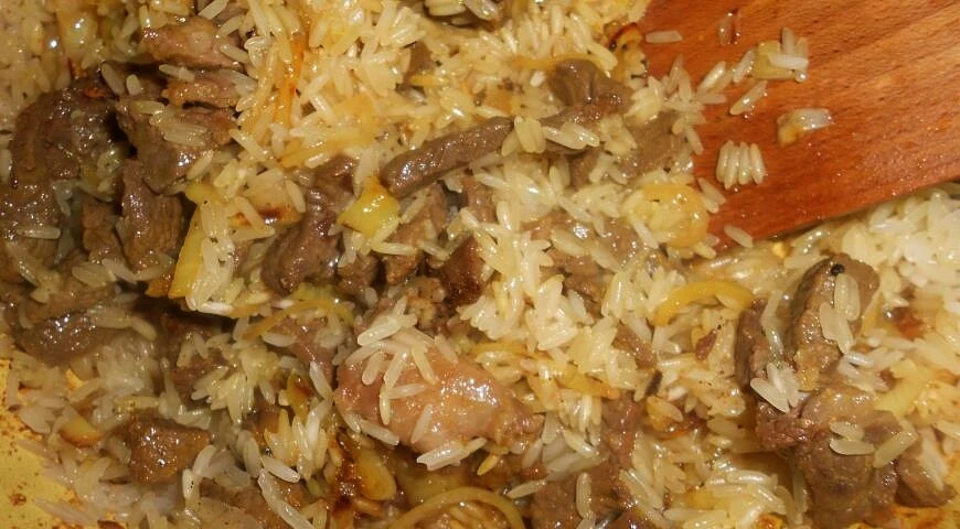 Rice with lamb and curry in the oven