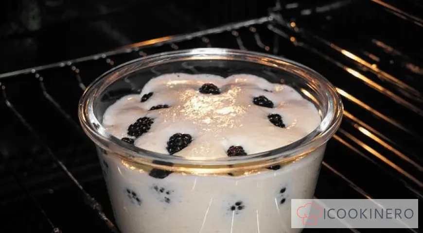Diet Coconut Pie with Blackberries