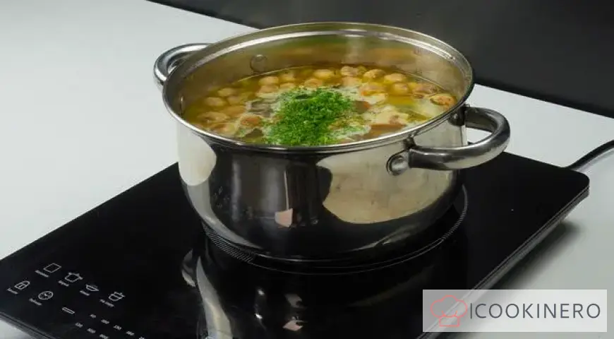 Pilzsuppe mit Fadennudeln