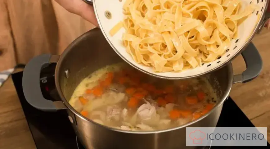 Soupe au poulet et aux nouilles