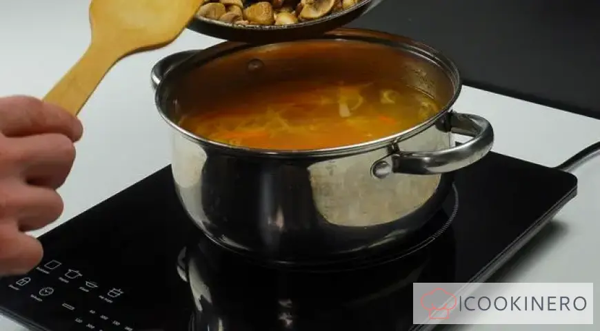 Pilzsuppe mit Fadennudeln