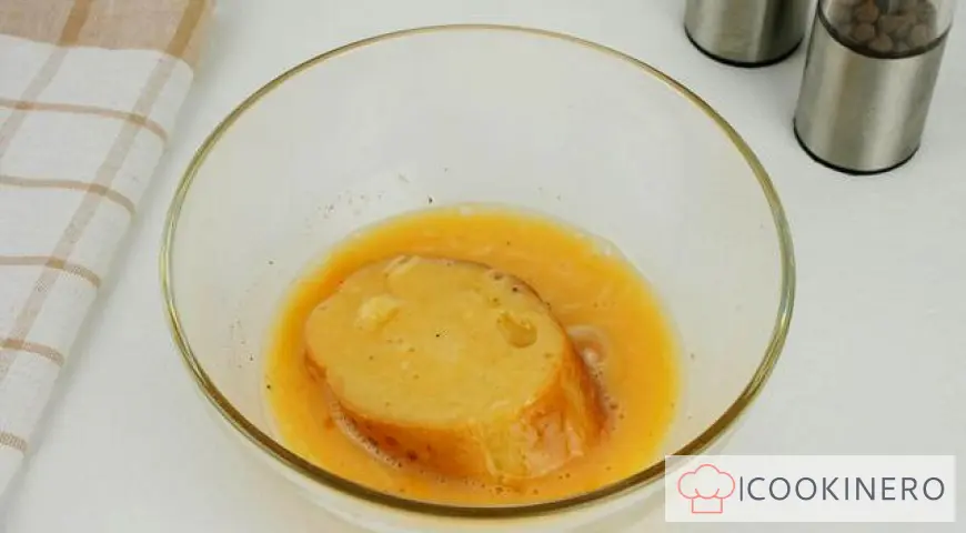 Toast con uovo e aglio