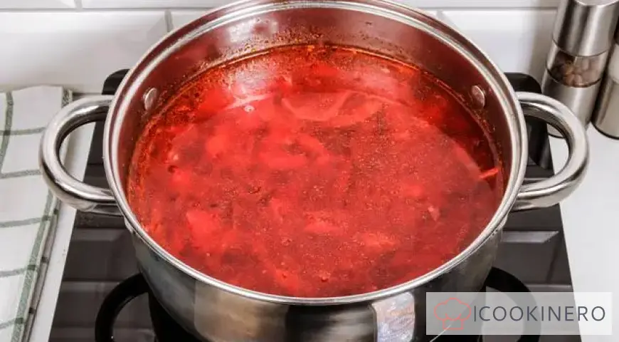 Borscht with tomatoes and peppers