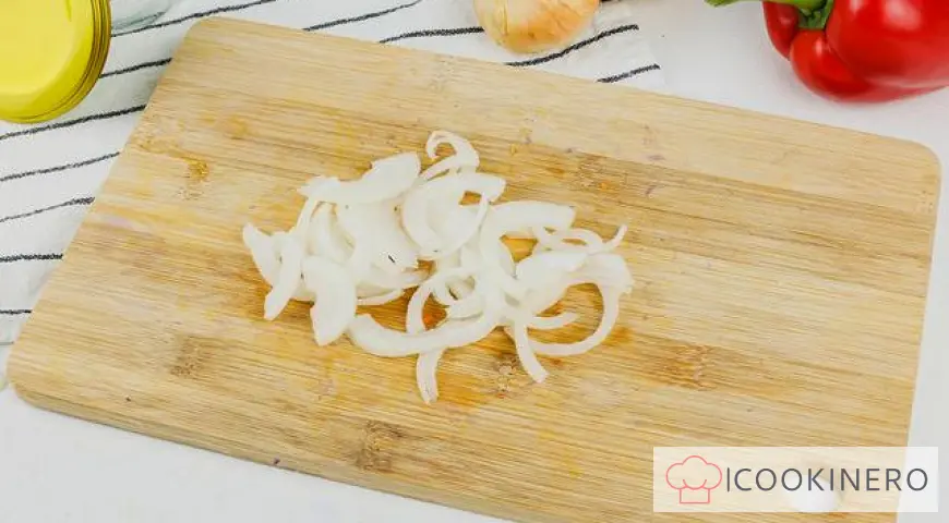 Cavolo con peperone e cipolla per l'inverno