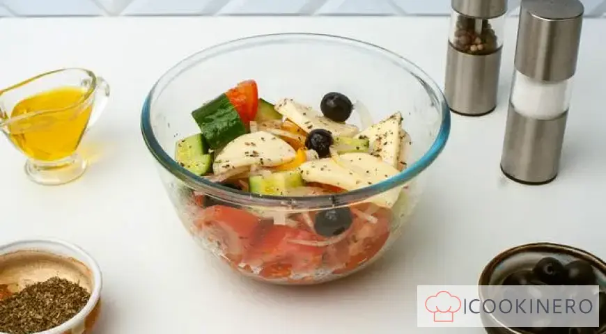 Insalata greca con mozzarella