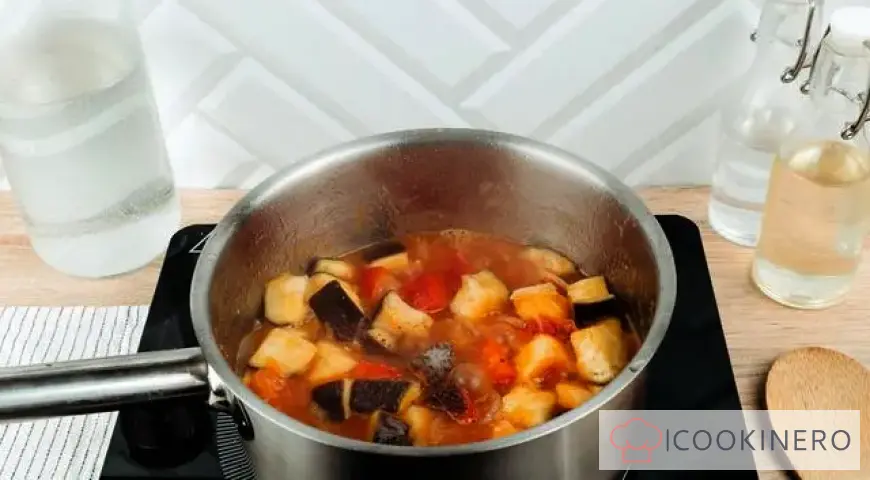 Insalata di melanzane e pomodori per l'inverno