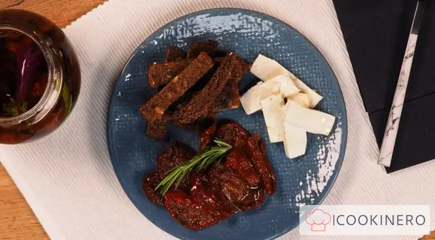 Sun-dried tomatoes with cheese