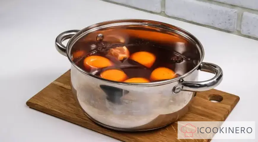 Mulled wine with red wine, orange and spices