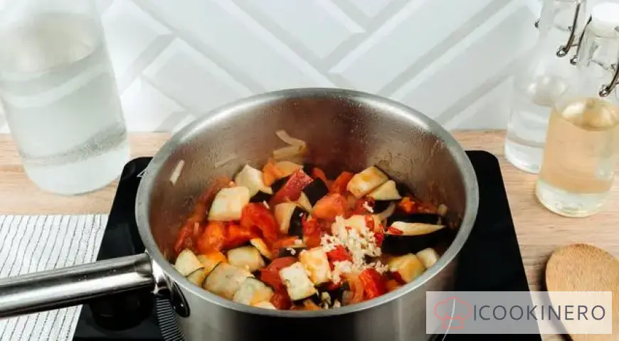 Insalata di melanzane e pomodori per l'inverno