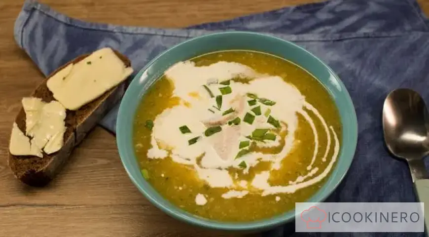 Cream soup with chicken and cream