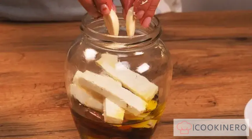 Sun-dried tomatoes with cheese
