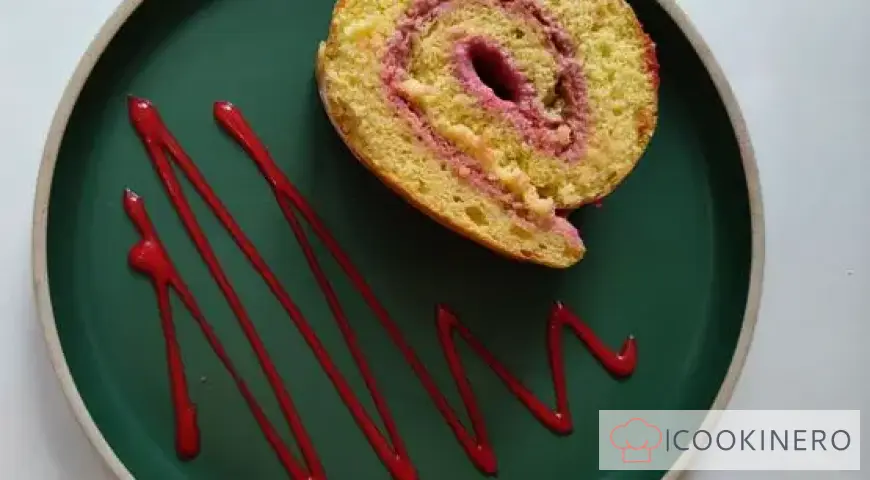 Panecillo suave con frutos rojos