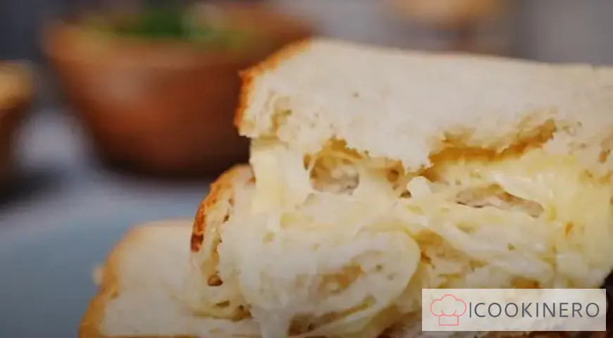 Sandwich unter dem Bügeleisen
