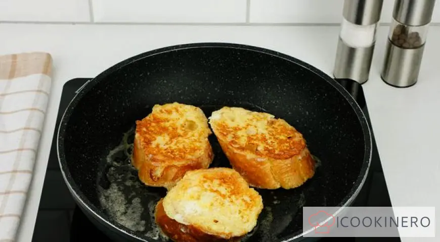 Toast con uovo e aglio