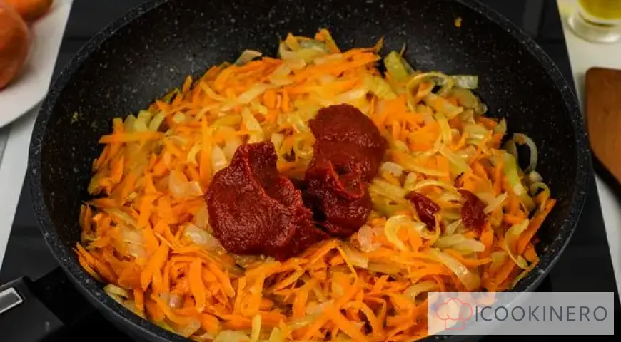 Sauerkraut soup with chicken