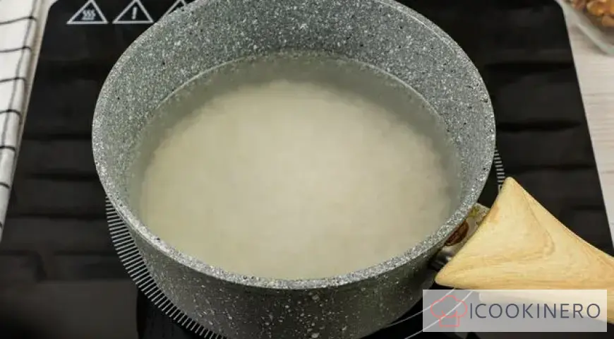 Crème de riz norvégienne aux fraises et aux noix