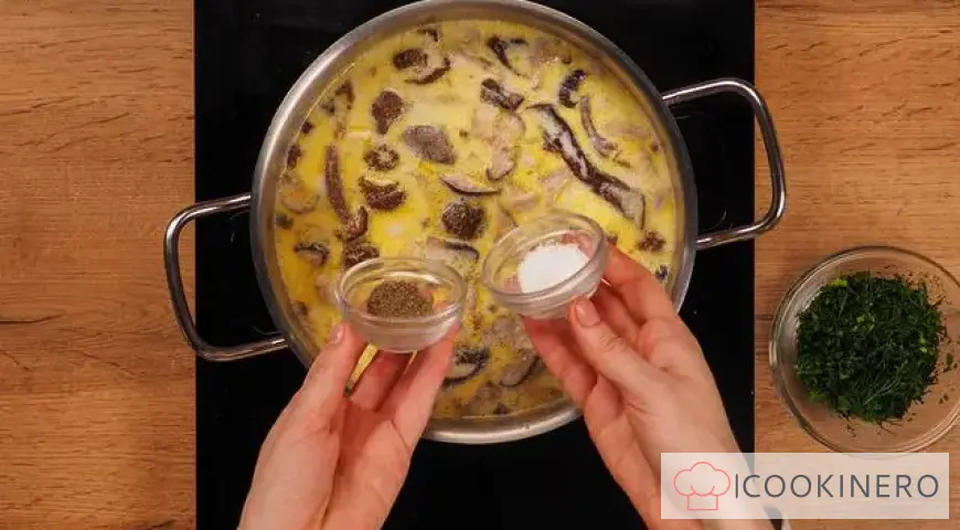 Getrocknete Pilzsuppe mit Sahne