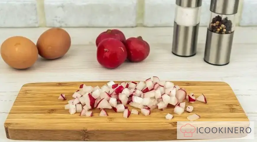 Okroshka su kefir con salsiccia bollita